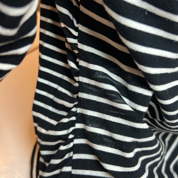 🖤WHITE HOUSE BLACK MARKET BLACK & WHITE STRIPED TOP KEYHOLE BACK SIZE SMALL🖤🤍 - Picture 9 of 16